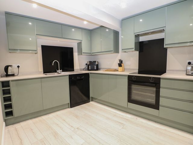 2 Bed - 1204053 - photo 4