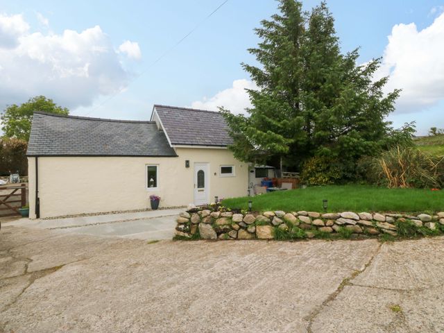 A house with a garden and pathway at Ty Loti