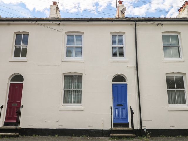 A residential building with red and blue doors at Foreshore in Deal