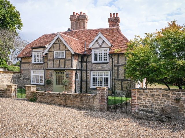 A house with a stone facade and red roof at Challens Yarde in Midhurst