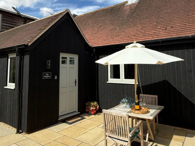 A table with chairs under an umbrella at Foxglove in Stratton Audley near Bicester