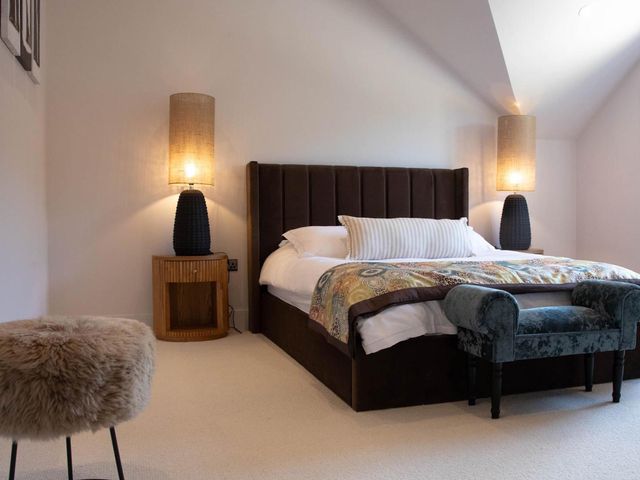 House Sleeps 10 with Enclosed Garden - 1204718 - photo 5