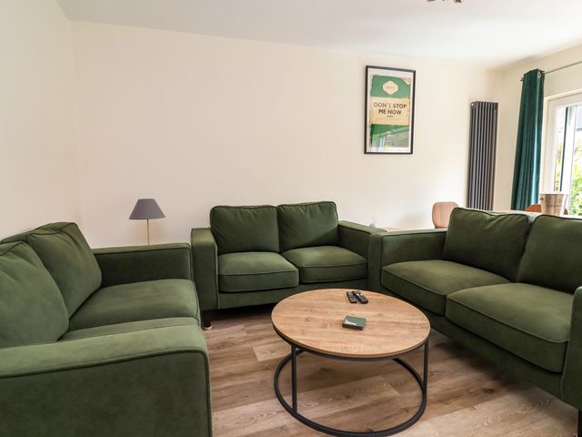 2 Rookery Close - 1205039 - photo 5