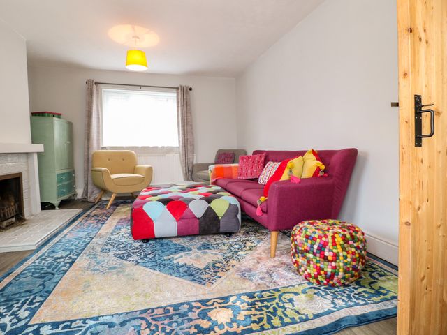 Next Door No. 4 - 1205048 - photo 3