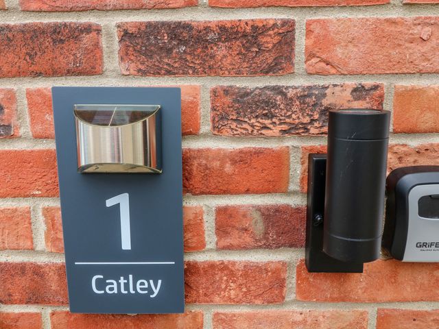 Catley - 1205156 - photo 3