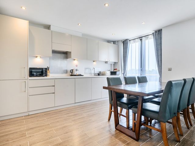 Cotswolds Apartment 4, Sleeps 9 - 1205317 - photo 4