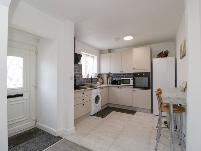 167 Leybourne Avenue - 1205318 - photo 3