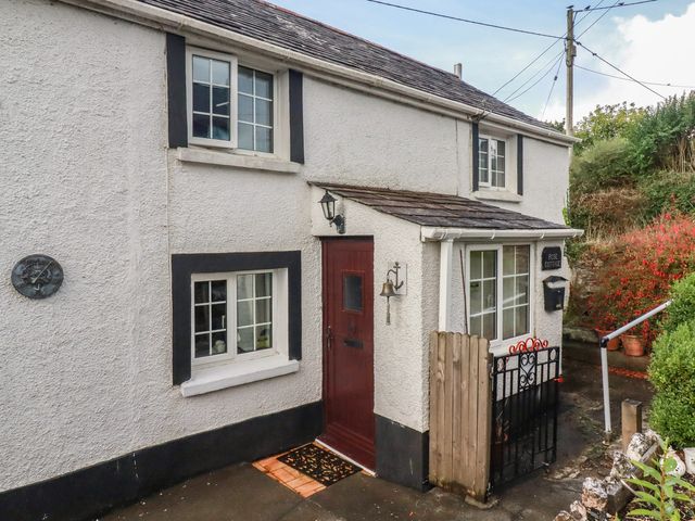 An entrance of a cottage with windows and door at Rose Cottage in Launceston