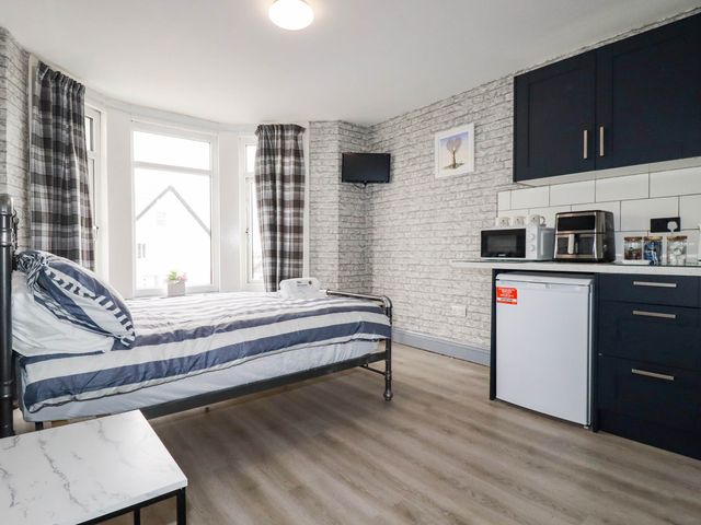 A studio with a bed and kitchenette at Shoreline Studio Room No.5 Newquay
