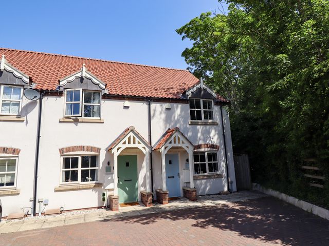 A house with two front doors and windows at Burton Fields in Brandesburton