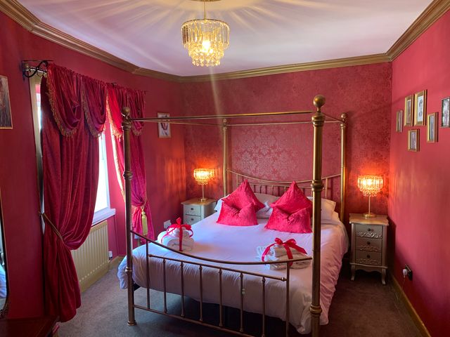 A bedroom with a four-poster bed at Downton II in Alnwick