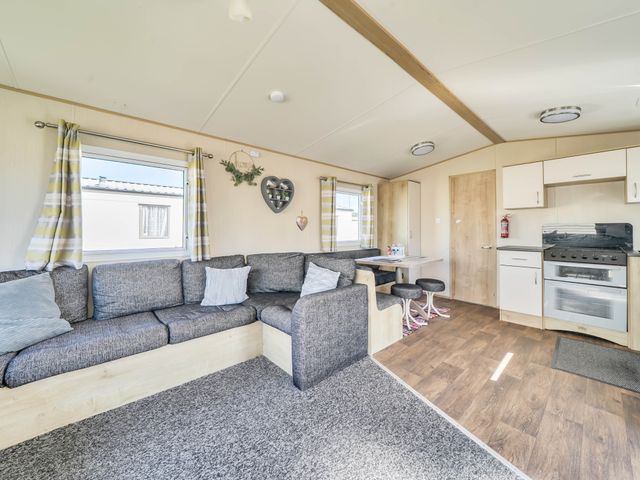 Sleeps 8  Communal Spa Access  Parking - 1206276 - photo 2
