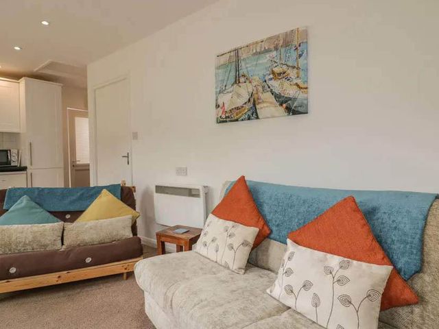 Bungalow Sleeps 2  Parking - 1206280 - photo 2