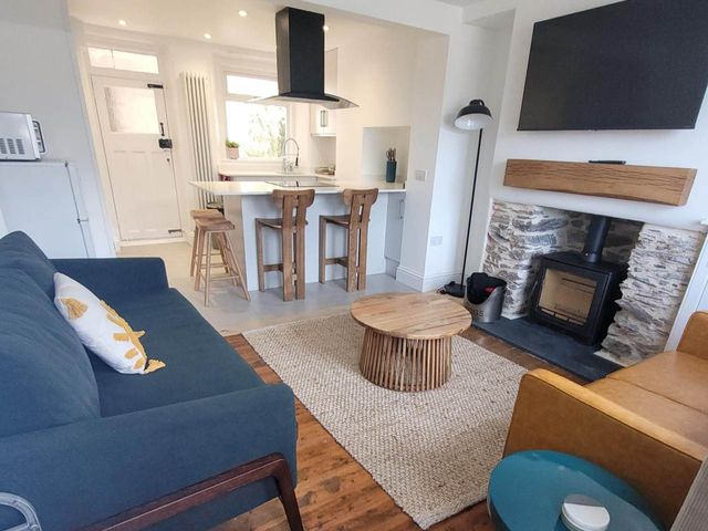 Looe Cottage Seaside views log fire sleeps 4 - 1206292 - photo 2