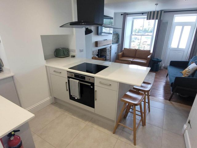 Looe Cottage Seaside views log fire sleeps 4 - 1206292 - photo 3