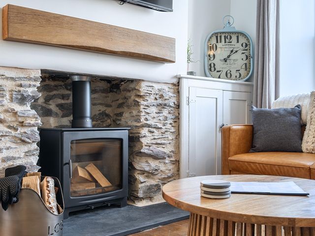 Looe Cottage Seaside views log fire sleeps 4 - 1206292 - photo 3