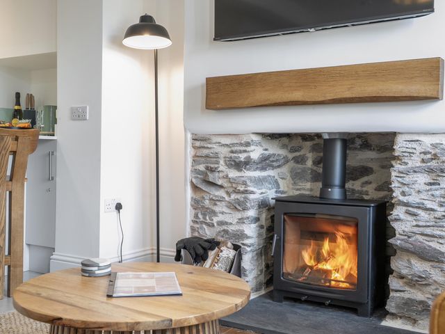Looe Cottage Seaside views log fire sleeps 4 - 1206292 - photo 4
