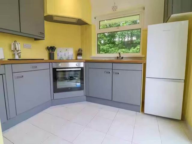 2 Bed Cottage Sleeps 4  Pets  Parking Wifi - 1206295 - photo 3