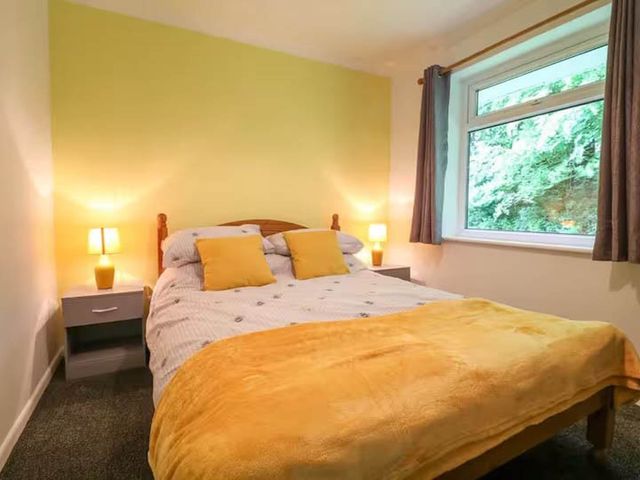 2 Bed Cottage Sleeps 4  Pets  Parking Wifi - 1206295 - photo 4