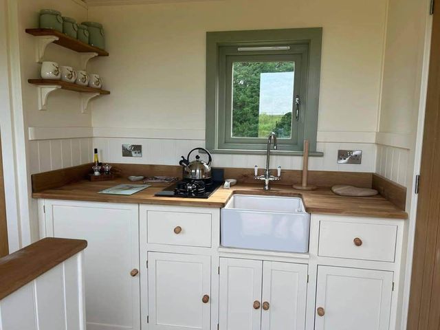 Luxury Shepherds Hut  set in a countryside setting - 1206304 - photo 2