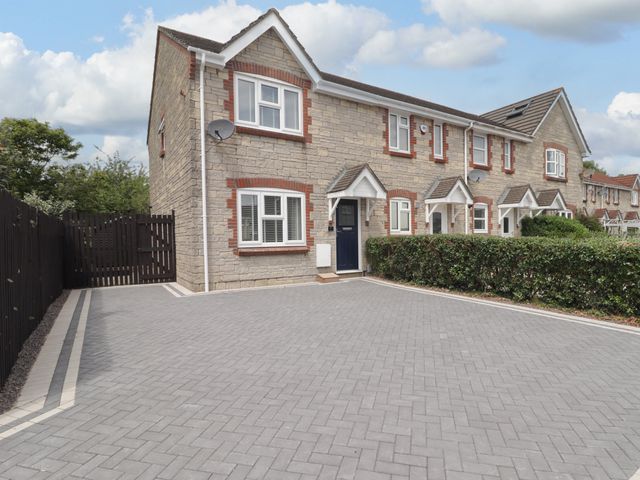 An exterior view of a house with a driveway and bushes at 7 Cwrt Y Cadno in Llantwit Major