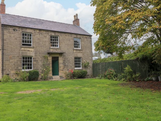 A house with garden and trees at Haarlem House in Wirksworth