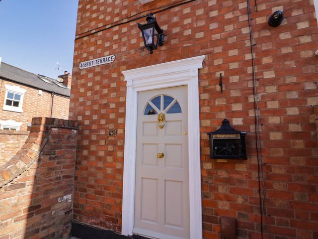 A front door with a letterbox at Albert Cottage in Stratford-upon-Avon