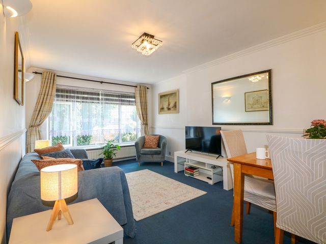 Sussex Close - 1206602 - photo 5