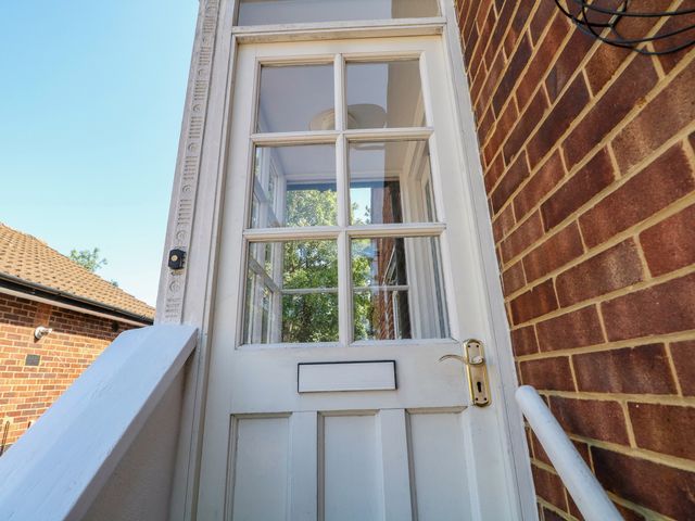 Sussex Close - 1206602 - photo 2