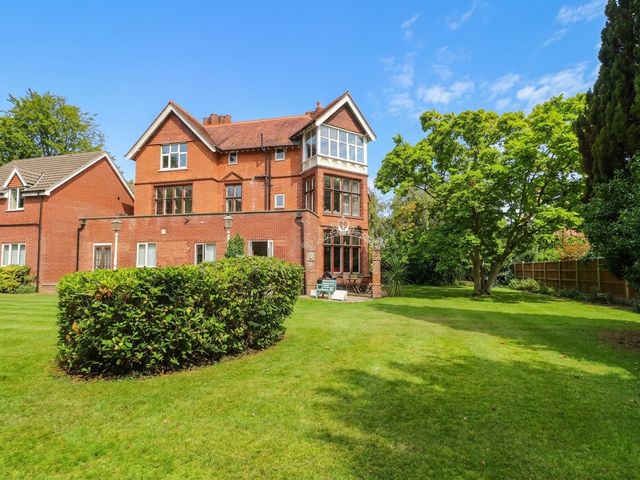 A house with a garden and trees at 10 Uplands Court in Brundall
