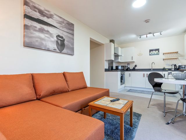 Flat 34 Herbert James Close - 1206799 - photo 4