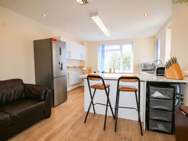 90 A Station Road - 1206817 - photo 3