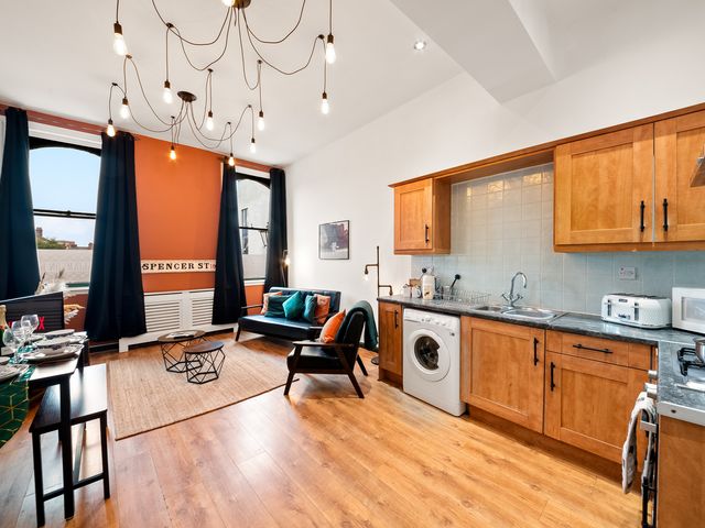 The Jewel Box Birmingham City Apartment - 1206855 - photo 5
