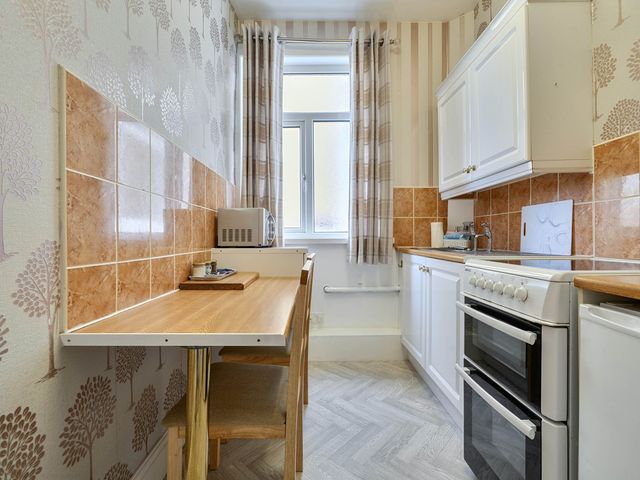 Ground Floor Studio Apartment at SeaCote - 1207163 - photo 3