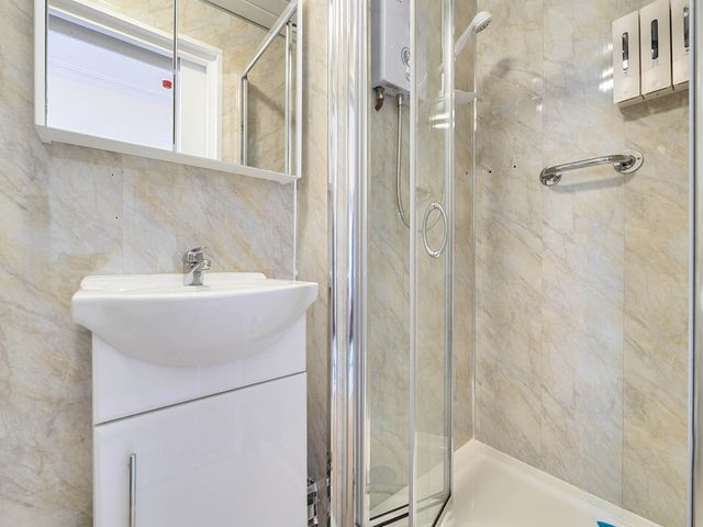Ground Floor Studio Apartment at SeaCote - 1207163 - photo 5