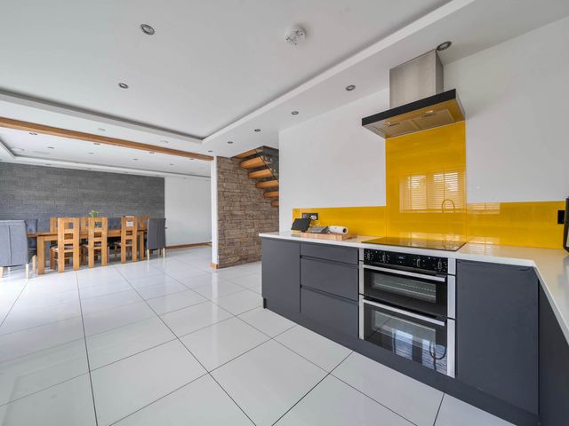 Modern Large 4 Bed Property sleeps 10 in Abergele - 1207164 - photo 4