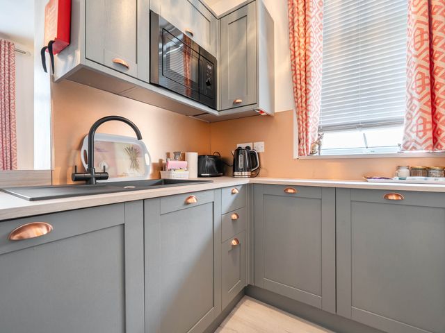 First Floor Studio Apartment at SeaCote - 1207166 - photo 3
