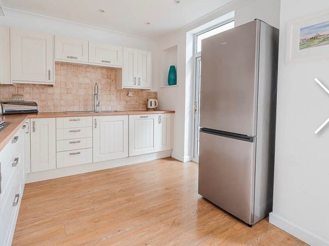 3 bedroom house 3mins to beach Pet Friendly - 1207173 - photo 3