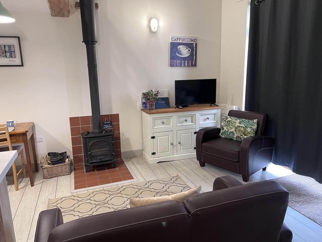 Poachers Hut 1Bed Cottage Sleeps 2 Pet Friendly - 1207190 - photo 2