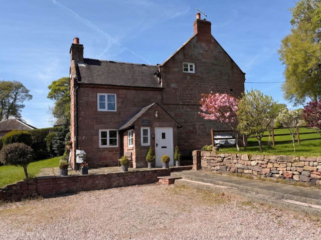 A house with a garden in front at Farmhouse Sleeps 5 Near Alton Towers Peak District Cheadle