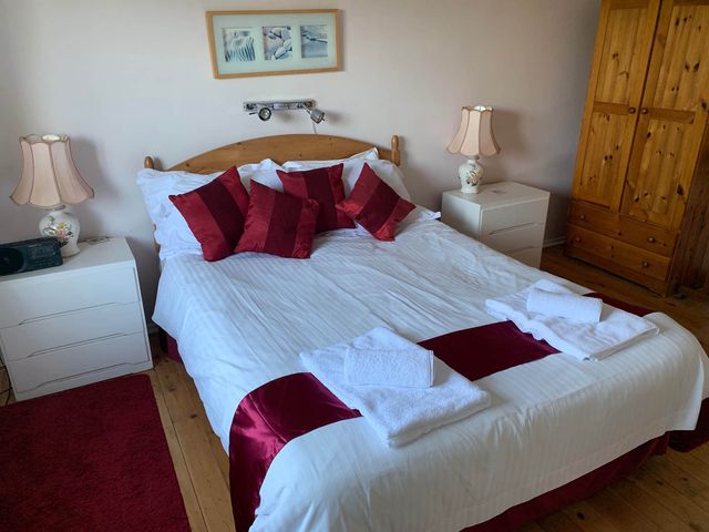 House Sleeps 8 Close to Beach Free parking - 1207195 - photo 4