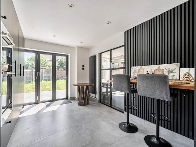 Aylesbury Sleeps 6 Parking Central Location - 1207199 - photo 2