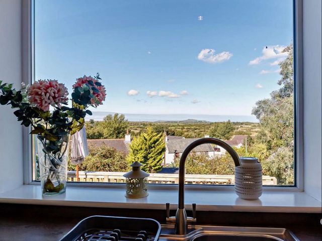 Cottage Sleeps 5 with Parking and Garden - 1207205 - photo 3