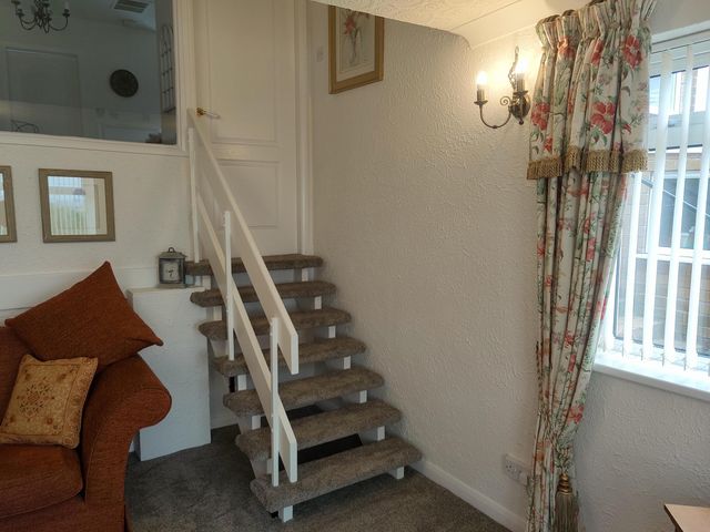 Split Level Bungalow Sleeps4 Close to walks - 1207225 - photo 4