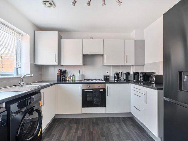 House Sleeps 6 Enclosed Garden Pet Friendly - 1207226 - photo 2