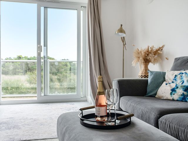 Spacious 3 Bed House Sleeps 6 Parking Wifi - 1207246 - photo 3