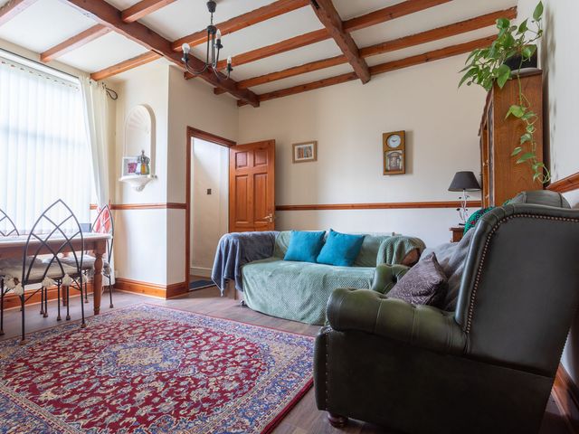 Haworth Village House Sleeps 6 Parking Pets - 1207247 - photo 2