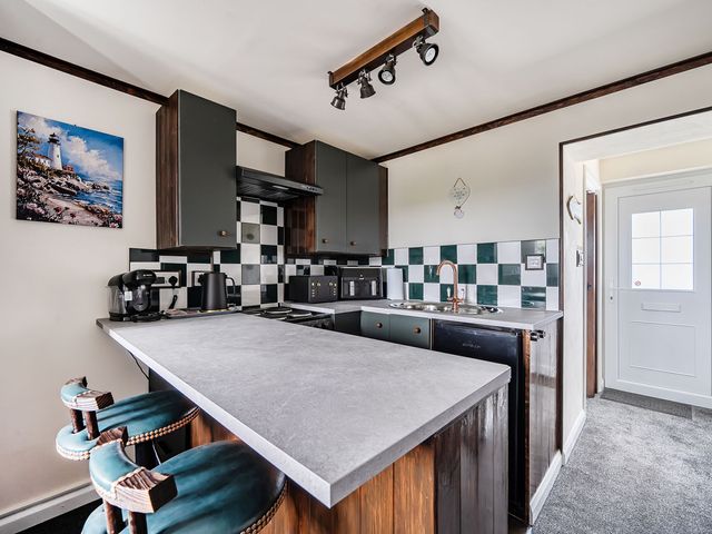 Studio Sleeps 2 with Parking and Garden - 1207251 - photo 4