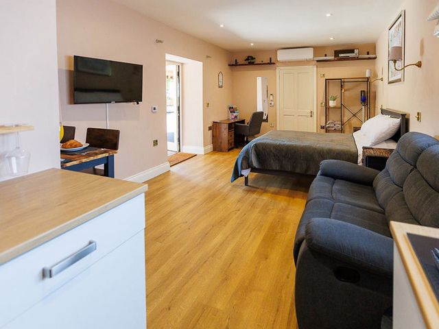 North Norfolk Garden Retreat with Private Hot Tub - 1207259 - photo 2