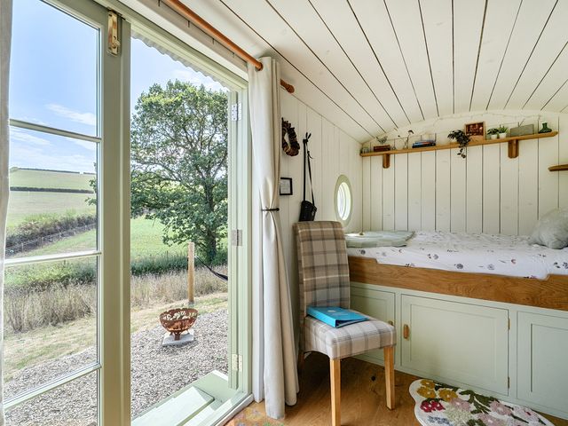 Cosy Luxury Owls Roost Hut with Private Hot Tub - 1207264 - photo 5